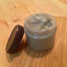 Bentonite clay deodorant